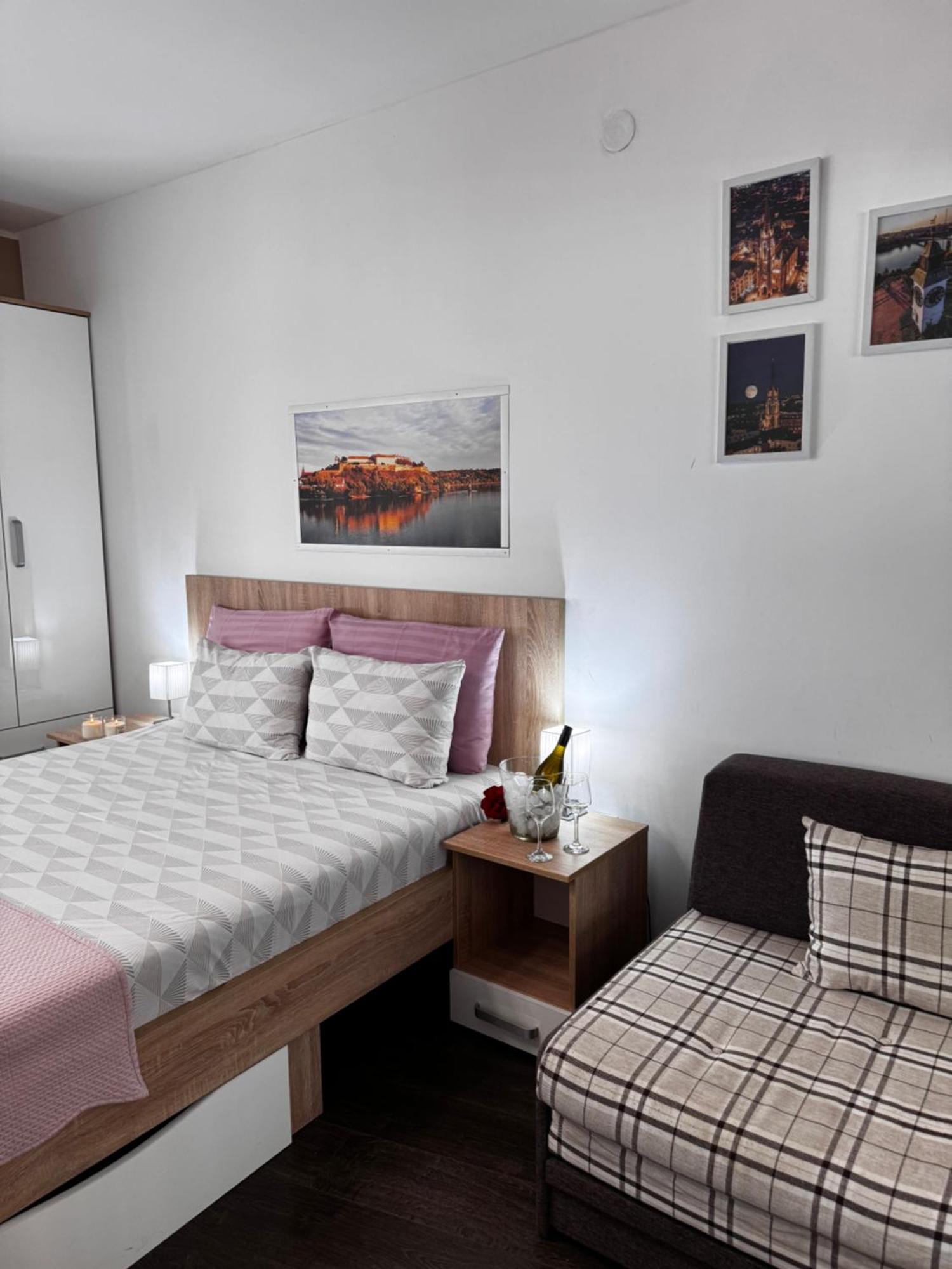 Post Apartmani A-1 Novi Sad Buitenkant foto