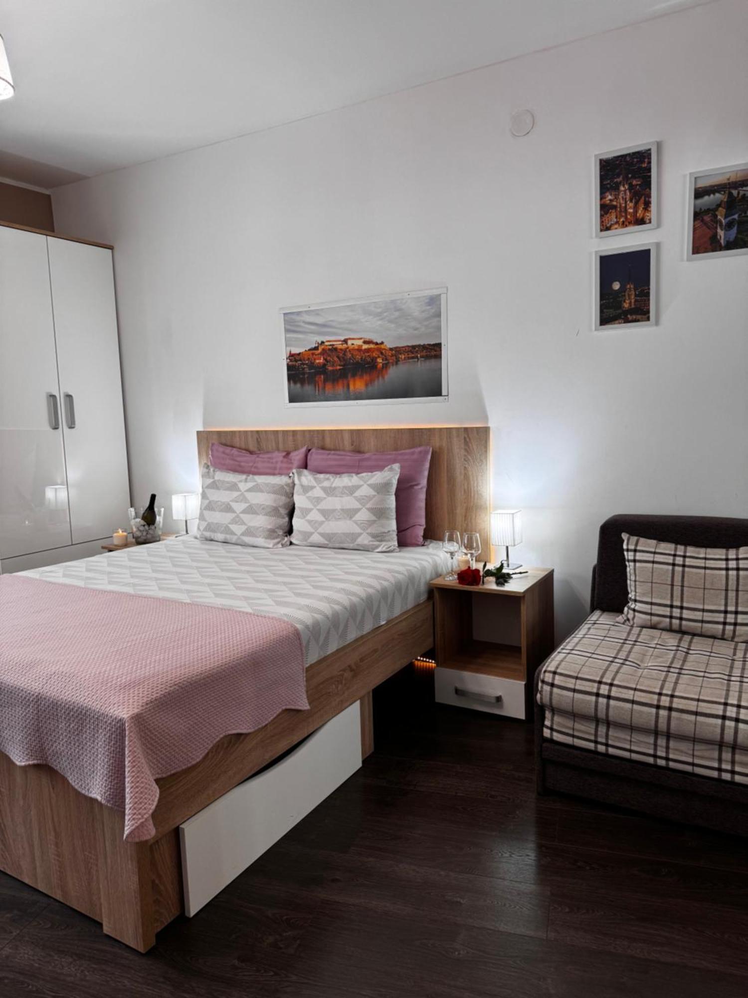 Post Apartmani A-1 Novi Sad Buitenkant foto