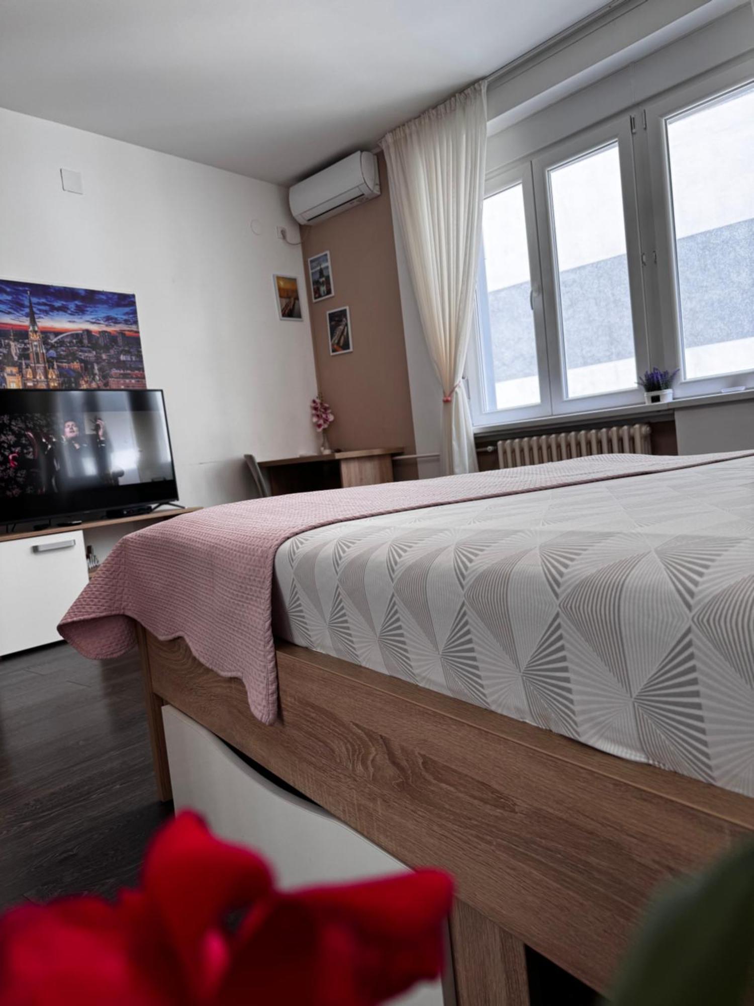 Post Apartmani A-1 Novi Sad Buitenkant foto